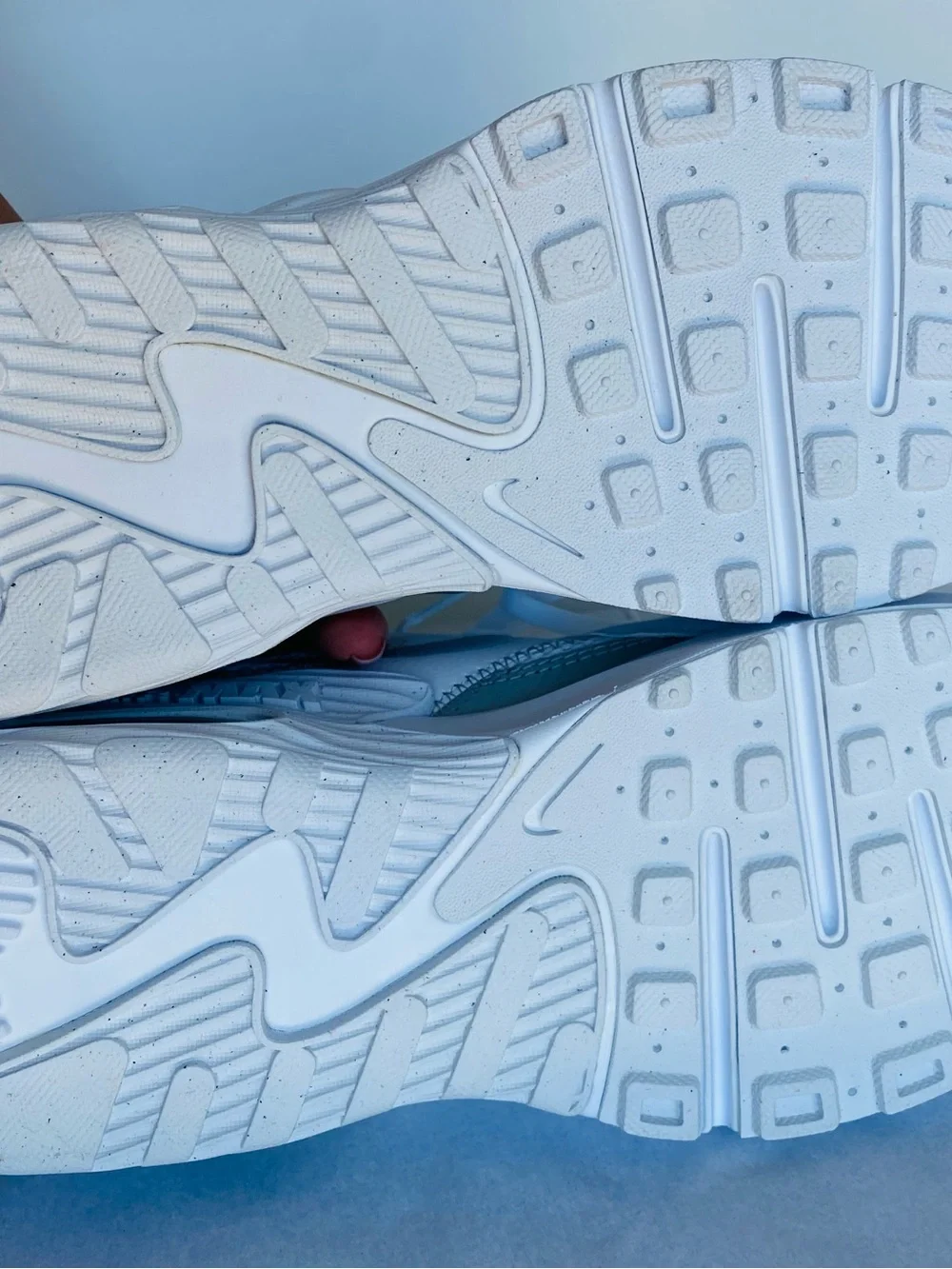 Nike womens air max ecee size 11 white gray cushion